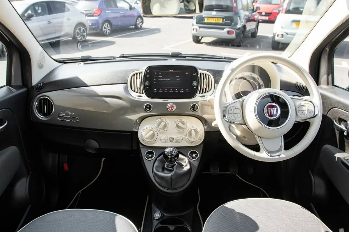 2019-fiat-500-12-lounge-big-3