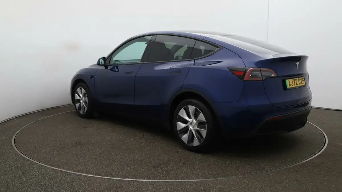 2022-tesla-model-y-e-long-range-big-5