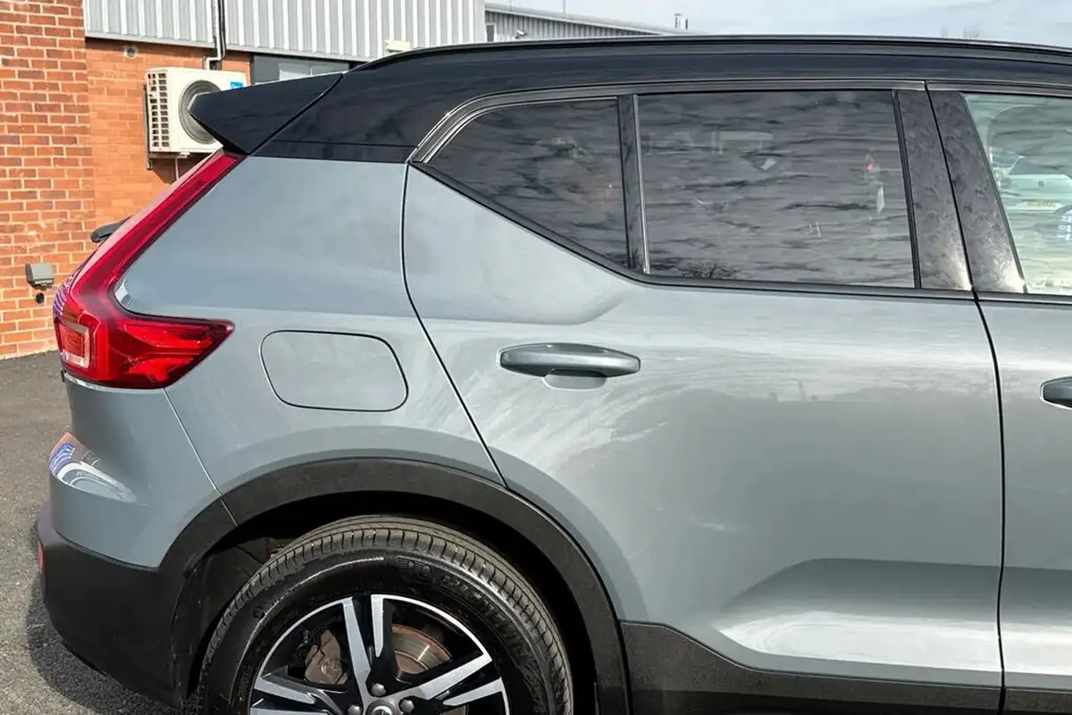 2020-volvo-xc40-20-b4-r-design-awd-big-27