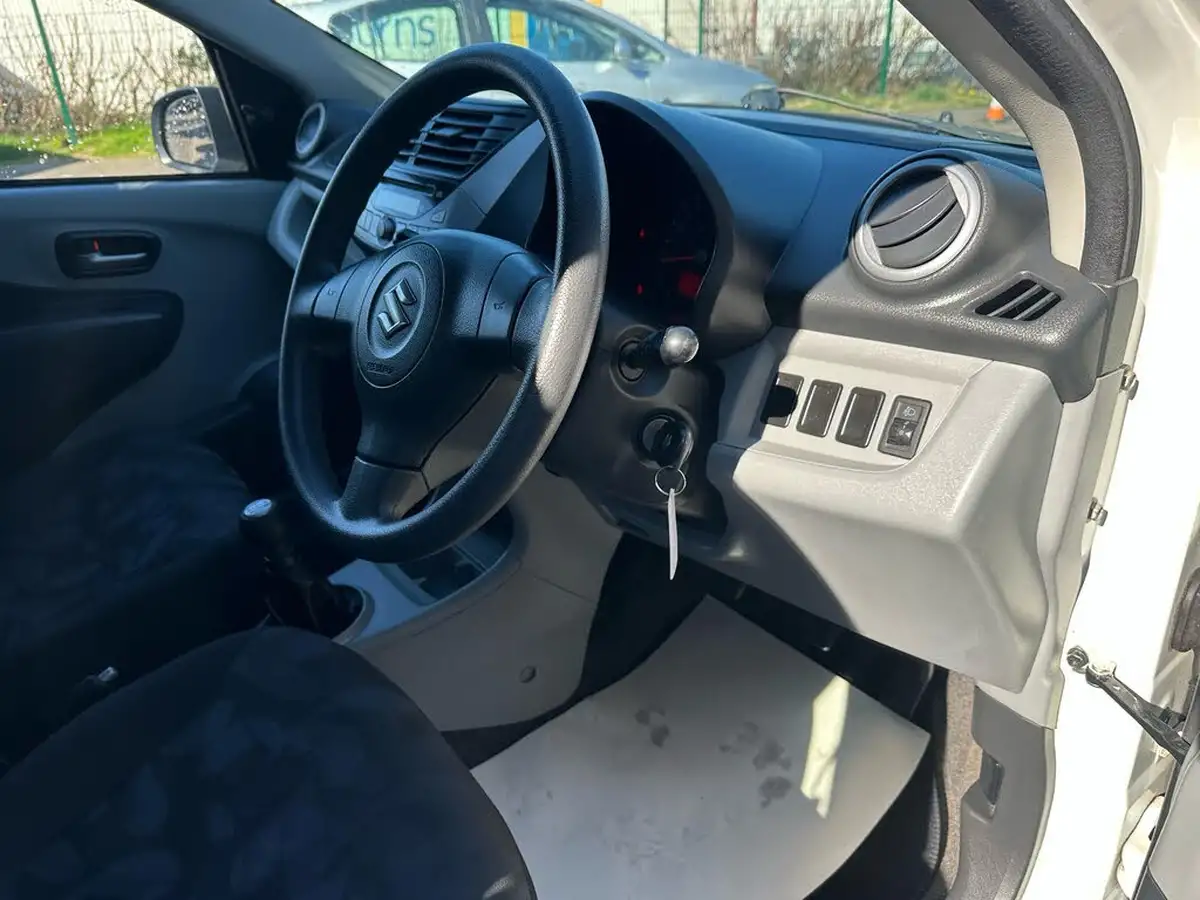 2012-suzuki-alto-10-sz2-big-10