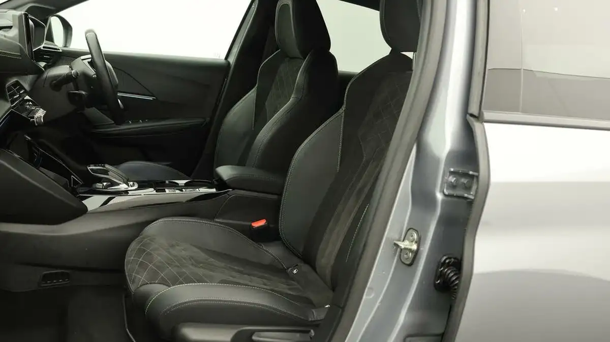 2021-peugeot-208-e-gt-premium-big-13