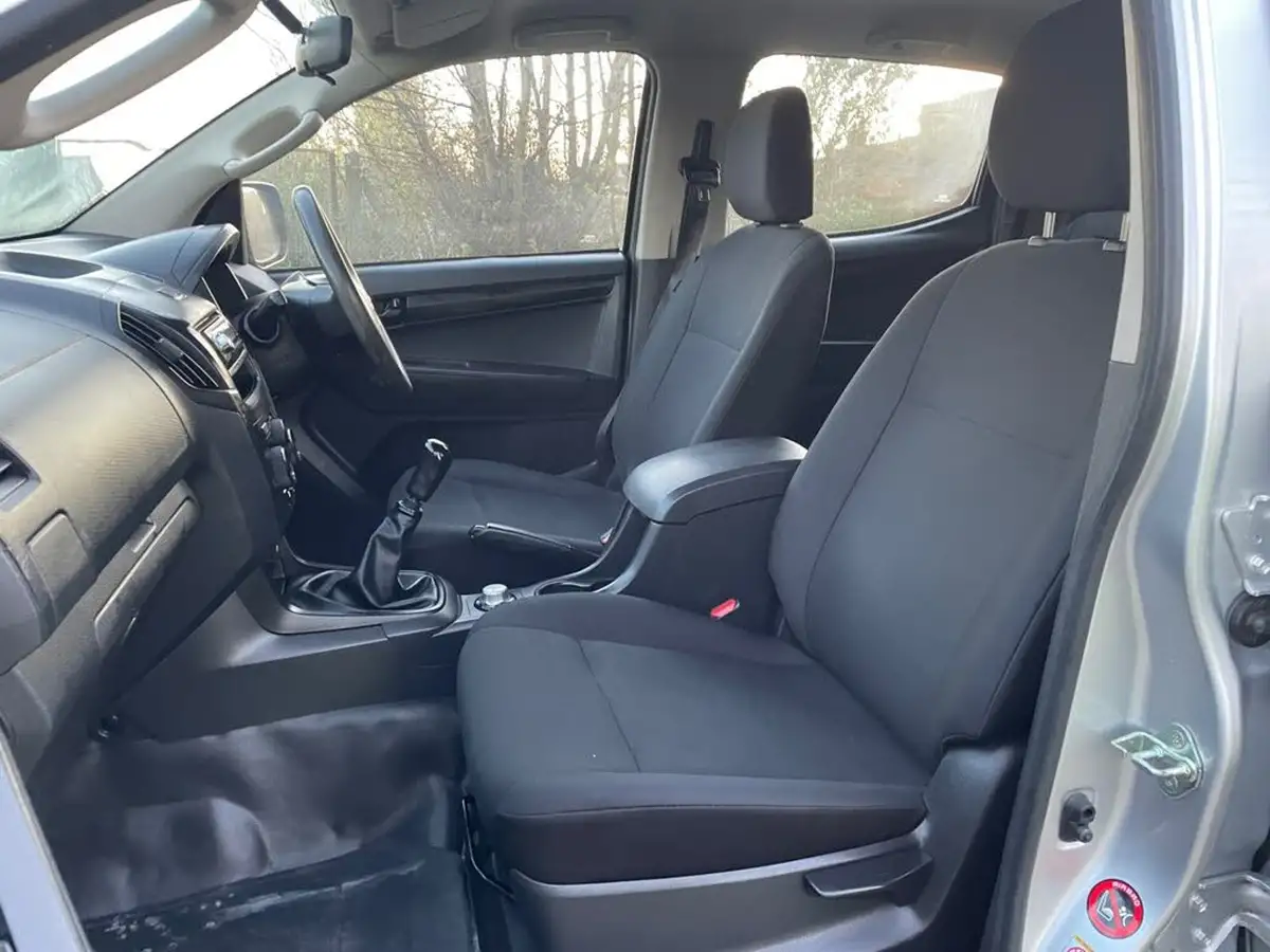 2016-isuzu-d-max-25td-4x4-double-pickup-big-11