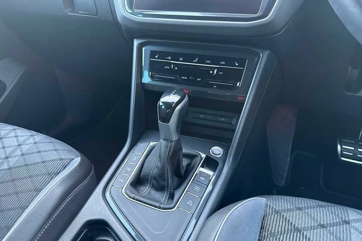 2023-volkswagen-tiguan-15-tsi-r-line-edition-big-16