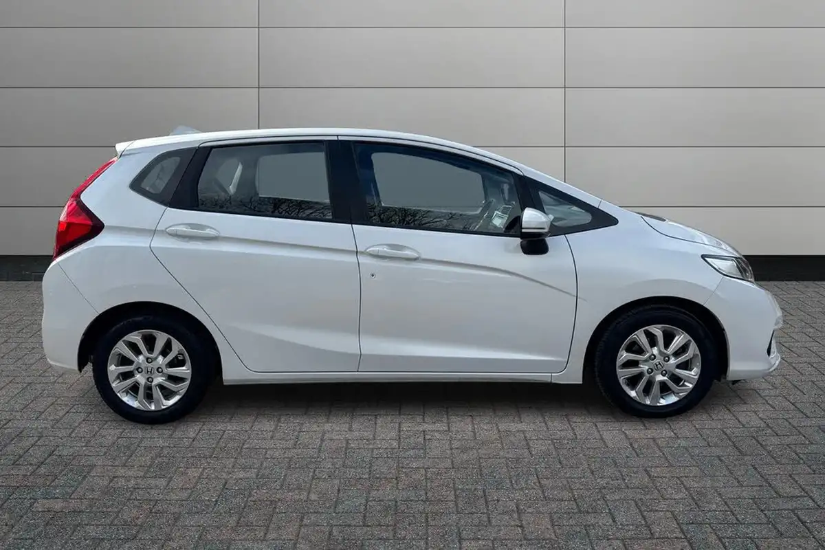 2019-honda-jazz-13-i-vtec-se-navi-cvt-big-4