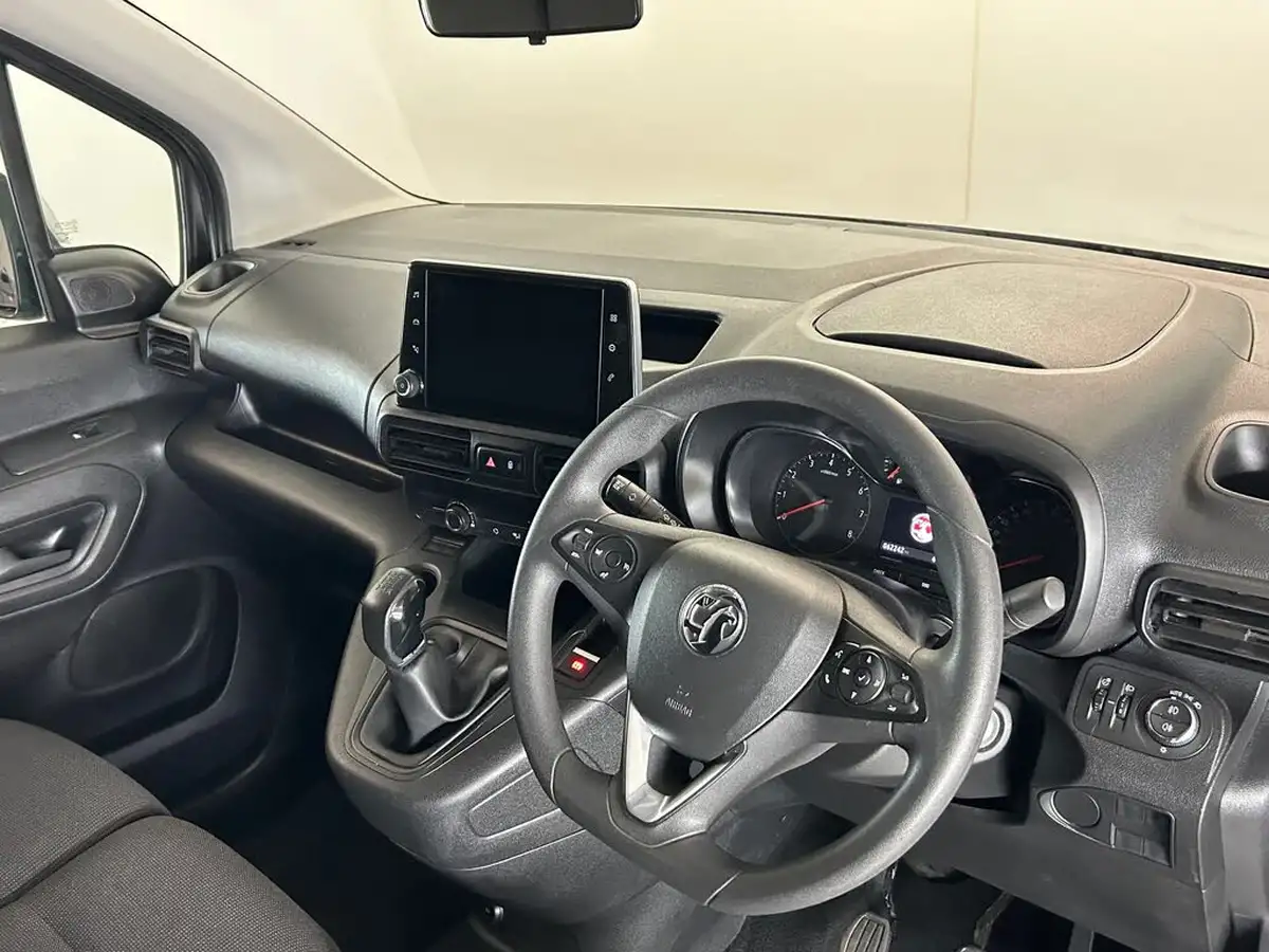 2021-vauxhall-combo-15cdti-griffin-2000-big-20
