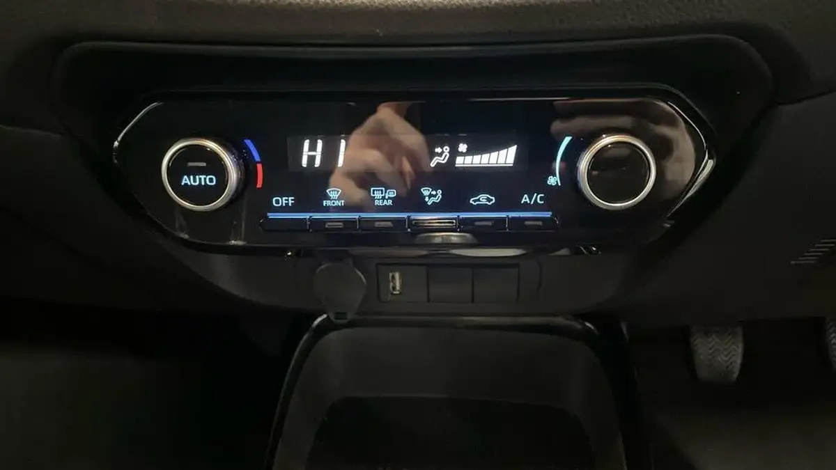 2023-toyota-aygo-x-10-vvt-i-edge-big-25