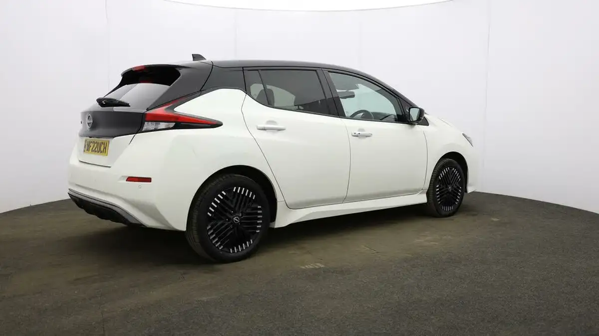 2022-nissan-leaf-e-e-tekna-59kwh-big-56