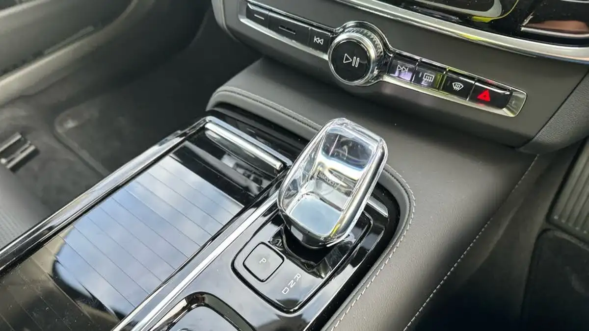 2024-volvo-v90-20-t8-ultra-big-13