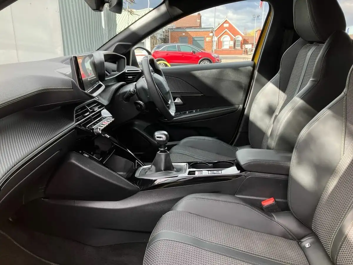 2023-peugeot-208-12-puretech-gt-100ps-big-29