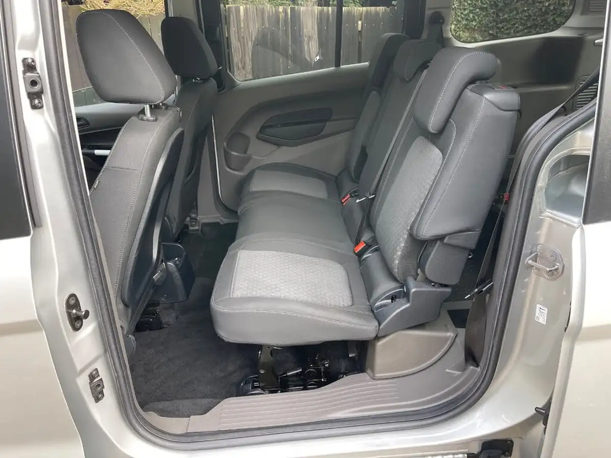 2021-ford-grand-tourneo-connect-15-zetec-120ps-big-16