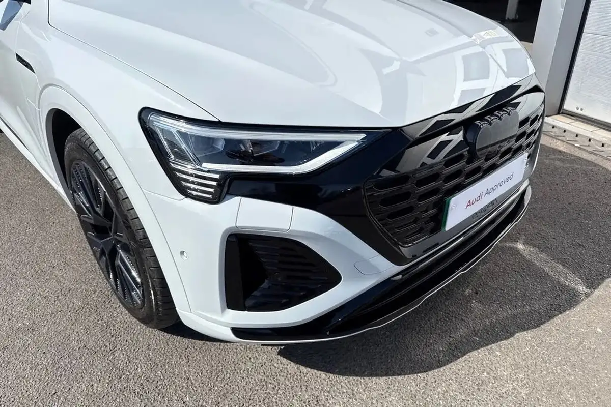 2024-audi-q8-e-tron-50e-black-edition-suv-big-16