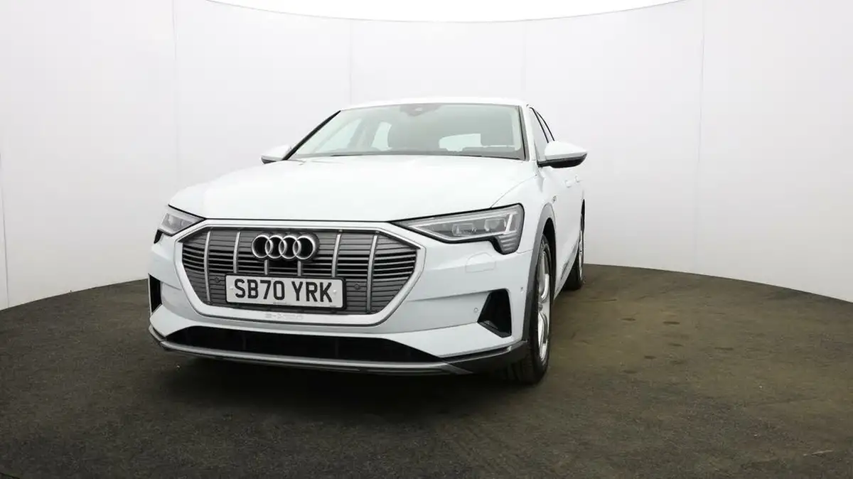 2021-audi-e-tron-50e-technik-station-wagon-big-37