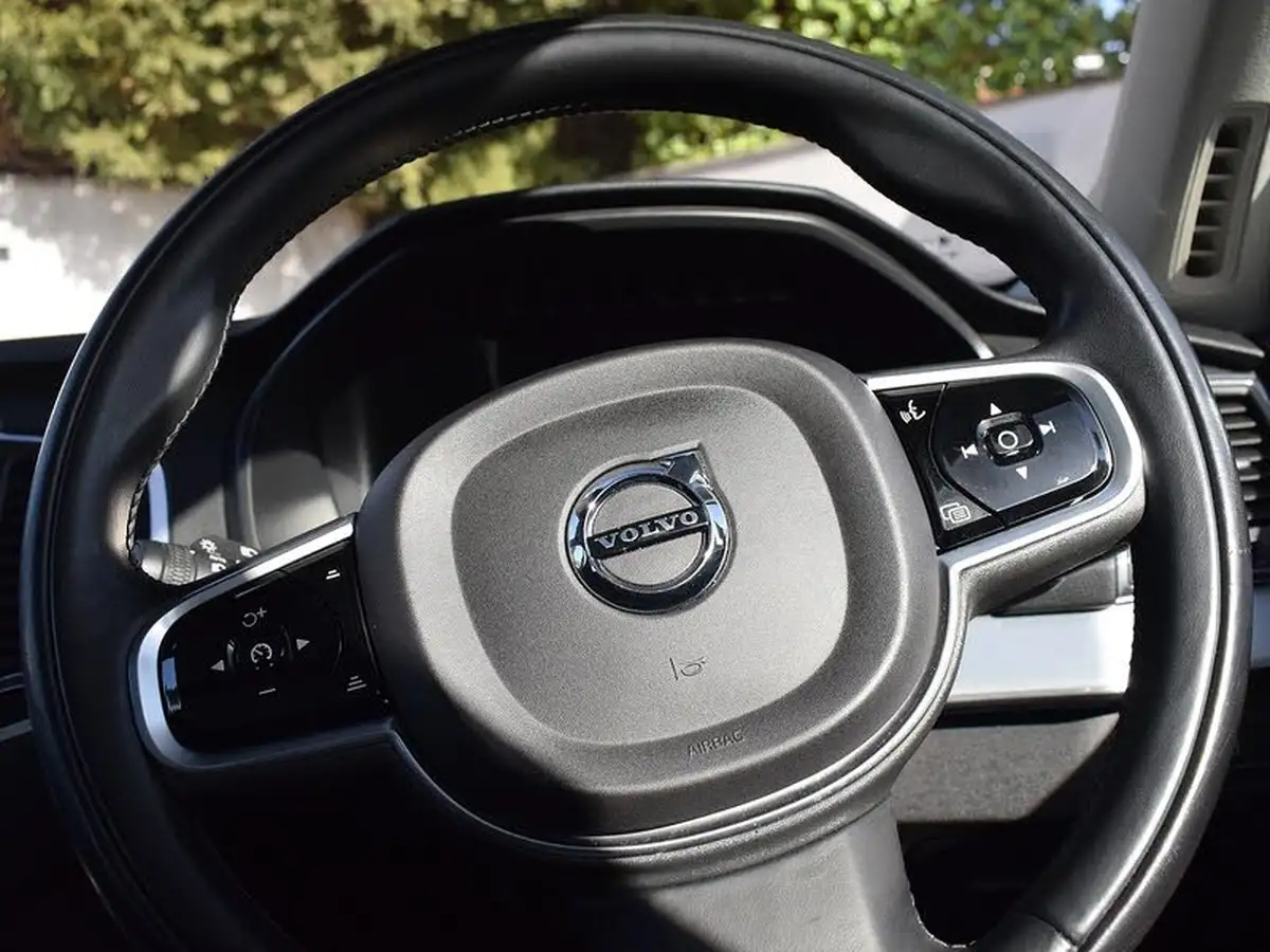 2018-volvo-xc90-20-t8-momentum-20-384bhp-awd-twin-engine-big-25