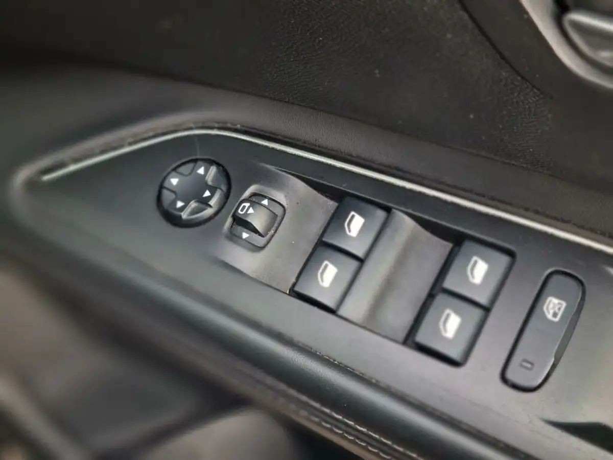 2018-peugeot-5008-suv-12-puretech-allure-big-14