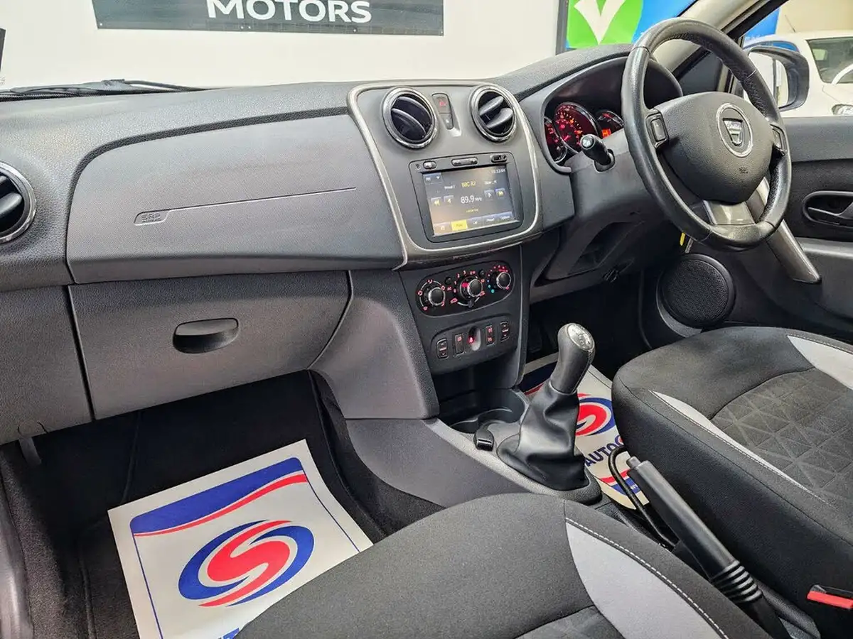 2014-dacia-sandero-stepway-09-laureate-big-9