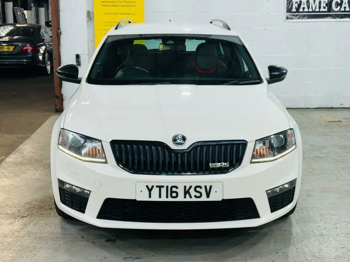 2016-skoda-octavia-20tdi-vrs-estate-big-1