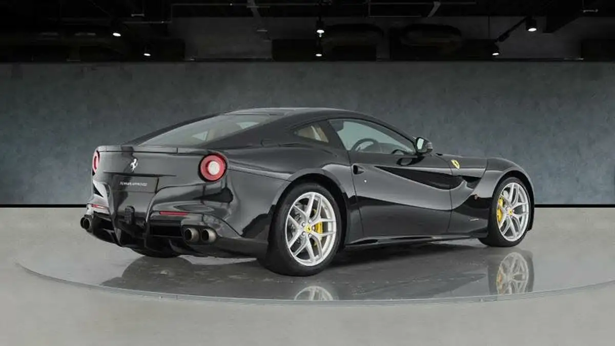 2014-ferrari-f12berlinetta-62-big-3