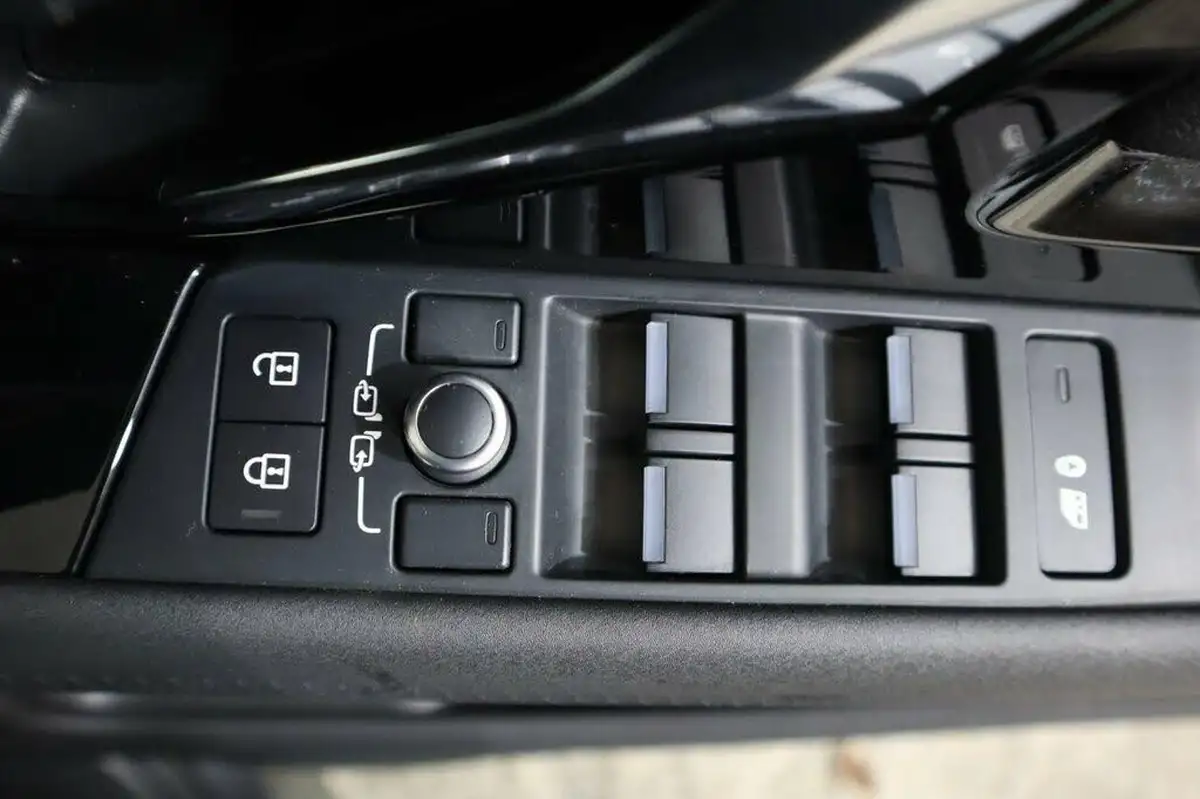 2021-land-rover-range-rover-evoque-15-p300e-r-dynamic-s-big-28