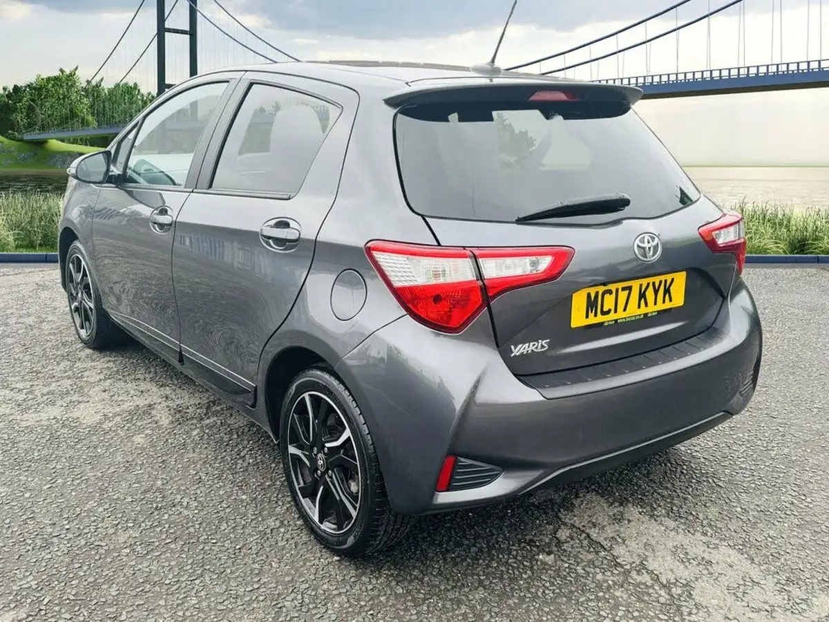 2017-toyota-yaris-15-vvt-i-design-panoramic-roof-1497cc-big-5