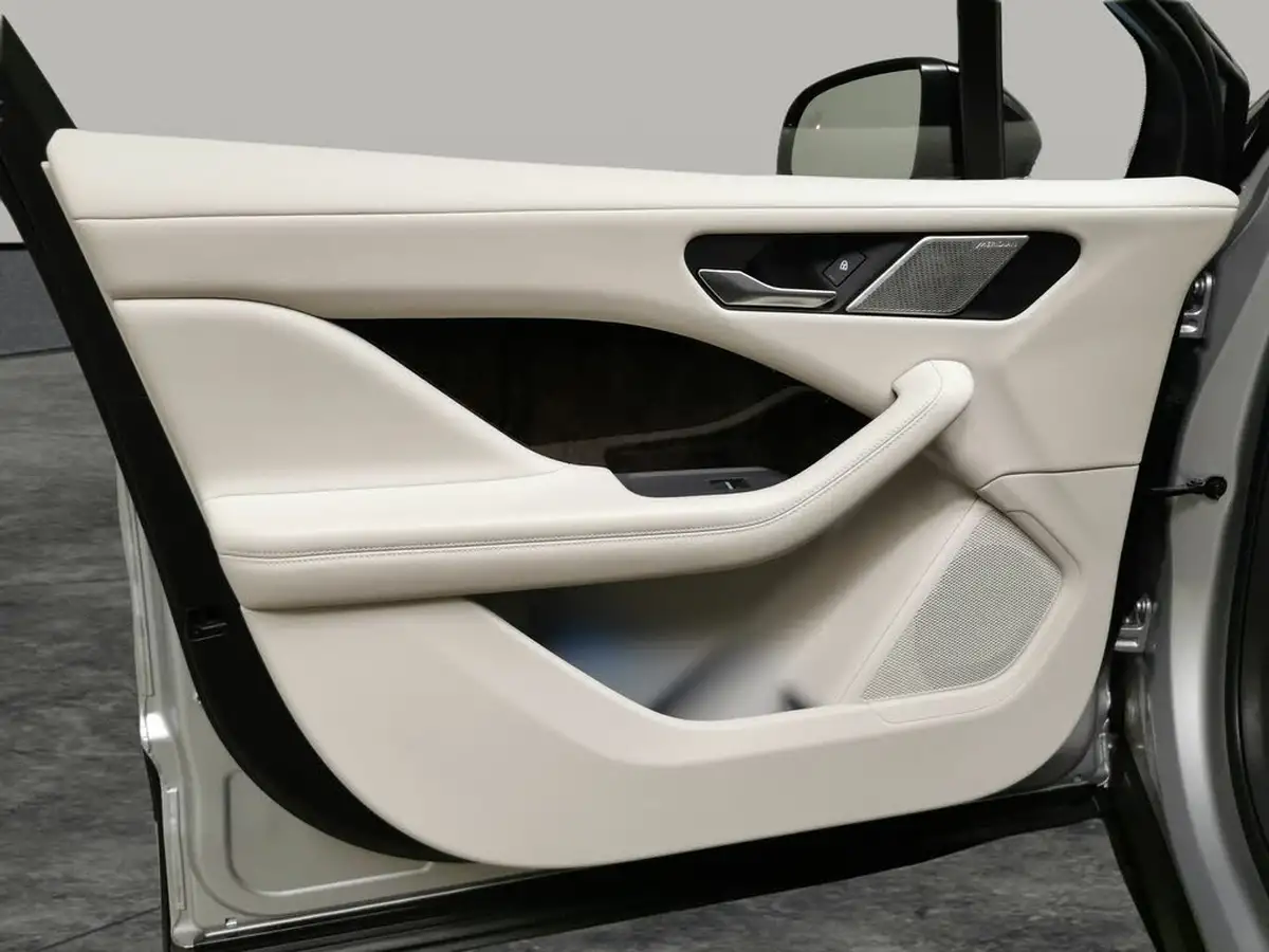 2023-jaguar-i-pace-ev400-se-big-31