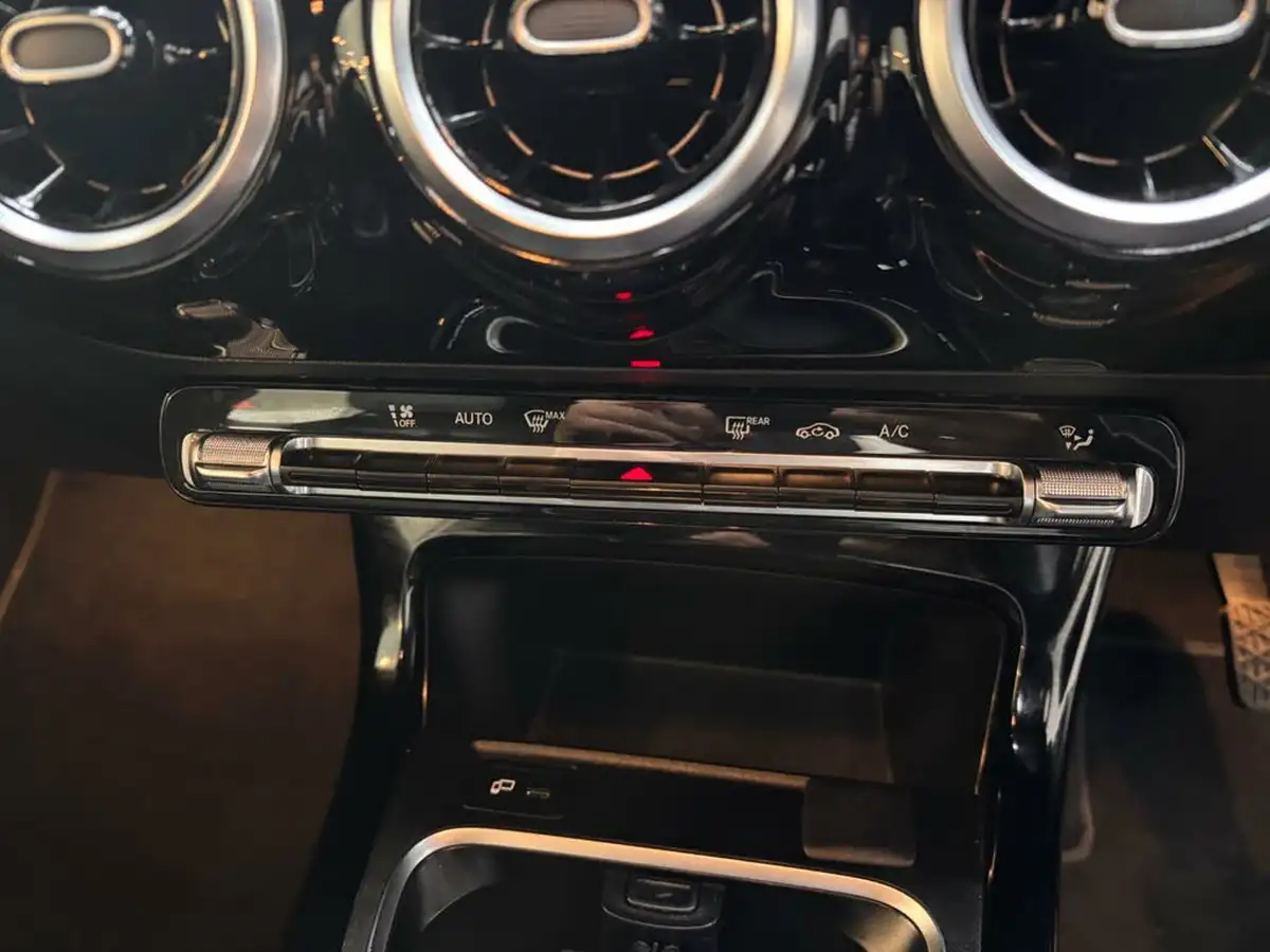 2021-mercedes-benz-a-class-13-a180-se-big-40