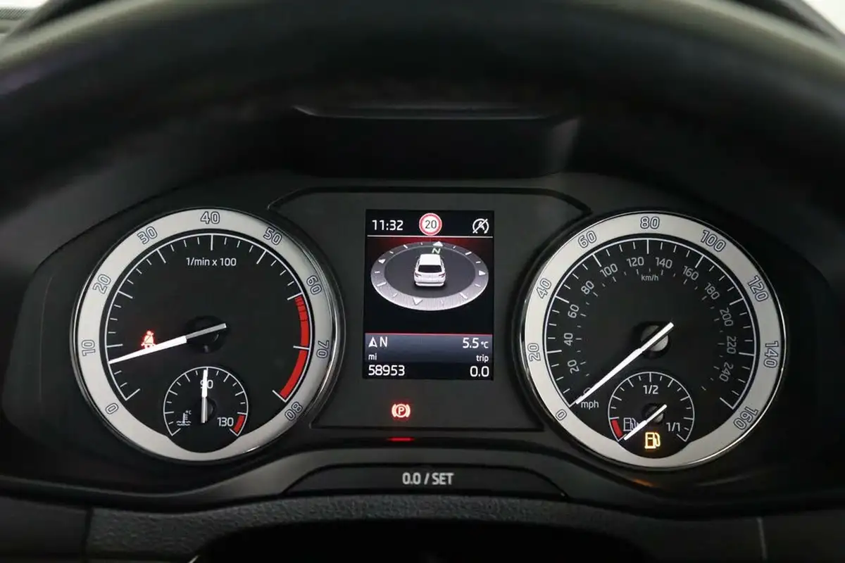 2018-skoda-karoq-15-tsi-edition-ss-big-21