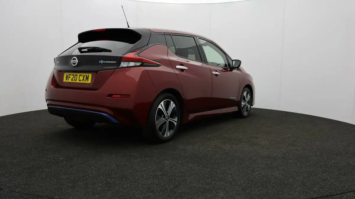 2020-nissan-leaf-e-tekna-big-76