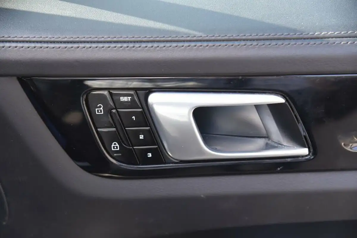 2019-porsche-cayenne-30-v6-e-hybrid-e-hybrid-coupe-big-44