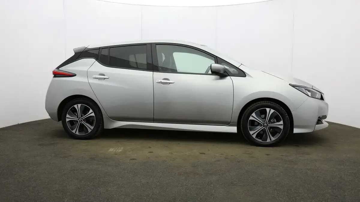 2021-nissan-leaf-e-tekna-big-50