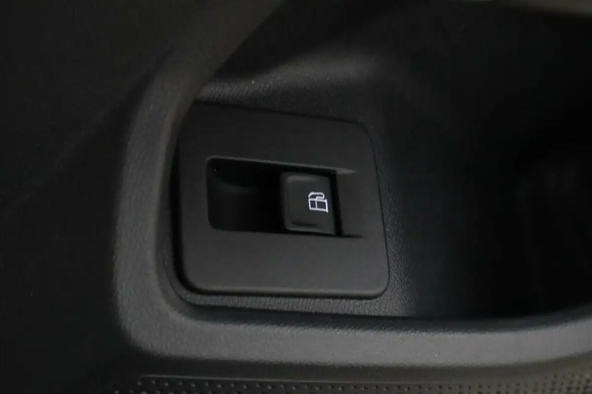 2021-seat-leon-14-e-hybrid-xcellence-hatchback-big-29