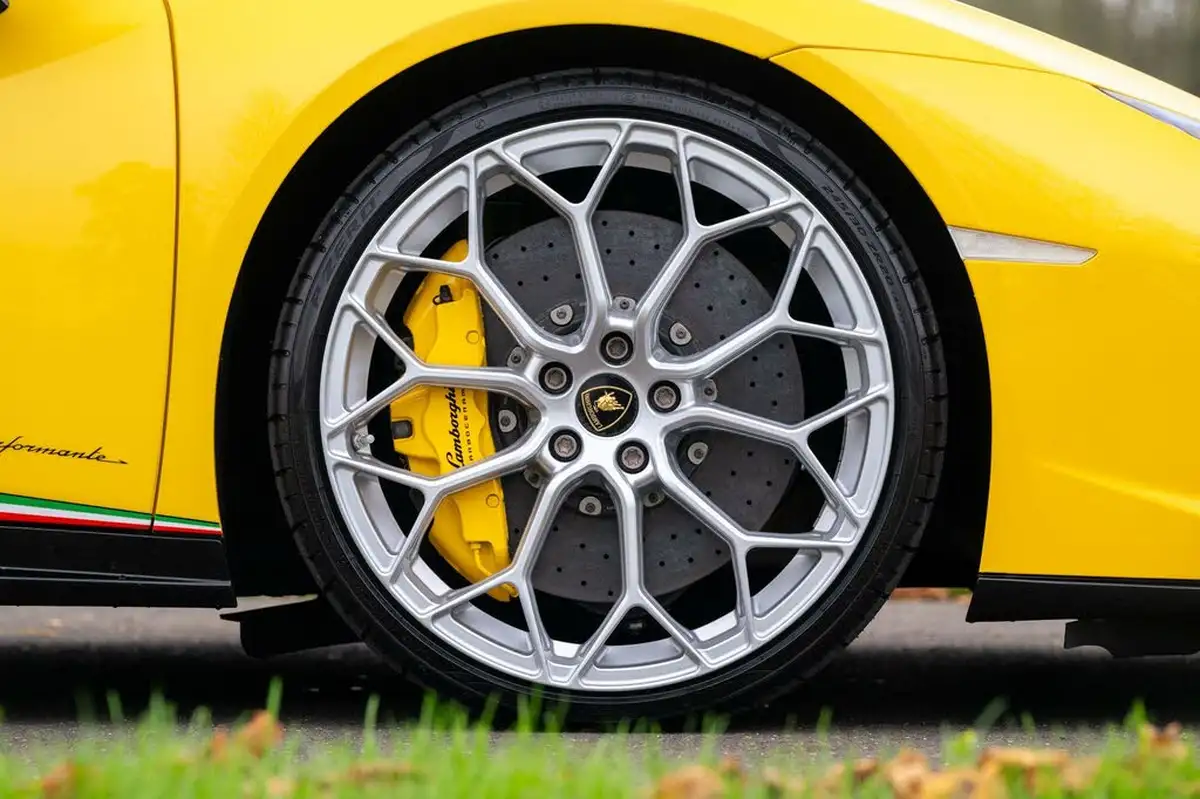 2018-lamborghini-huracan-52-performante-coupe-big-28