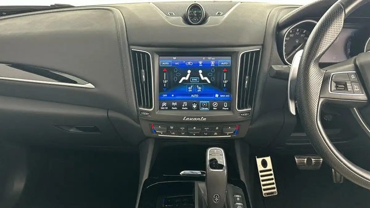 2020-maserati-levante-30-gransport-big-17