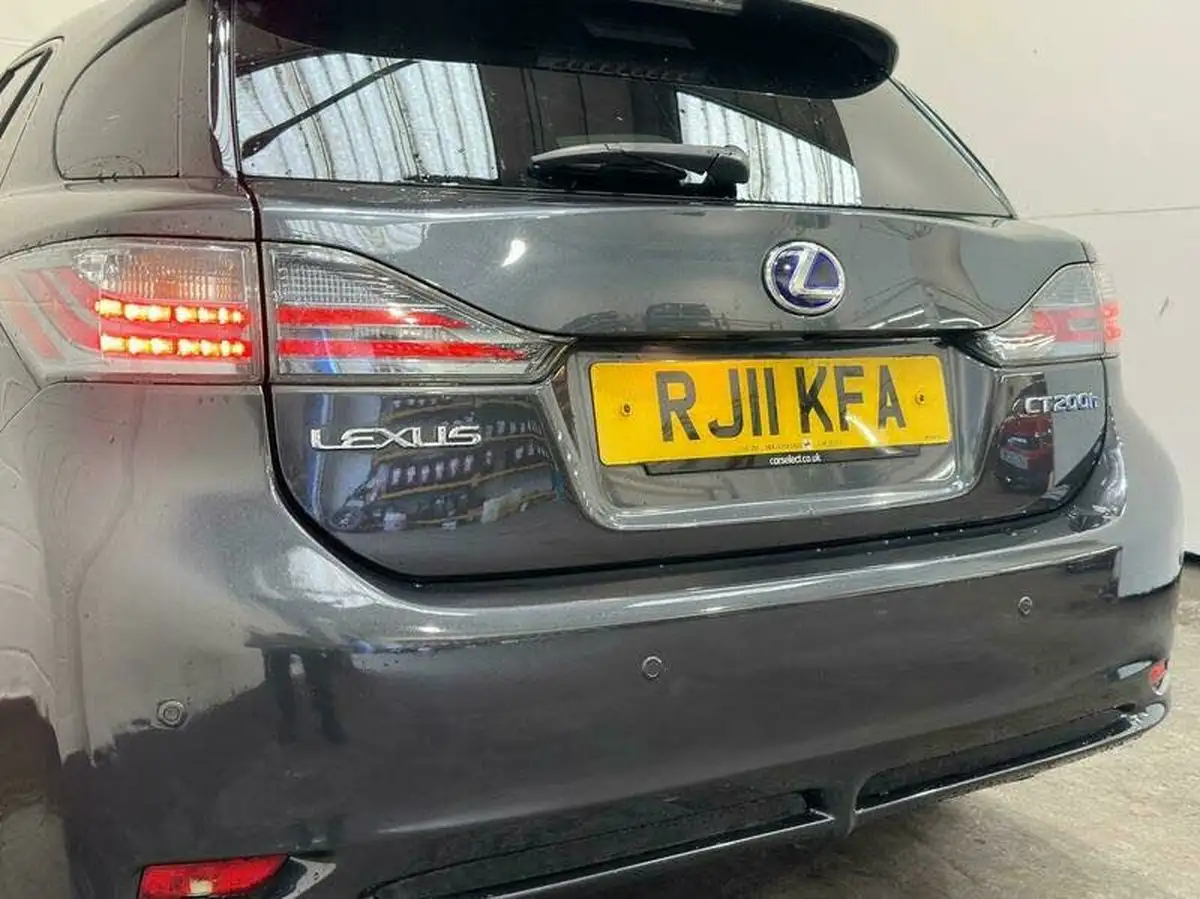 2011-lexus-ct-200h-18-se-l-big-9