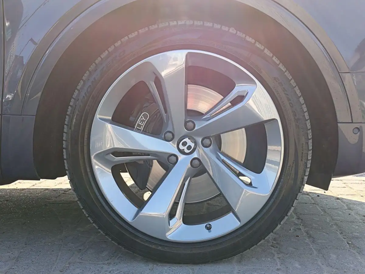 2016-bentley-bentayga-60-w12-big-51