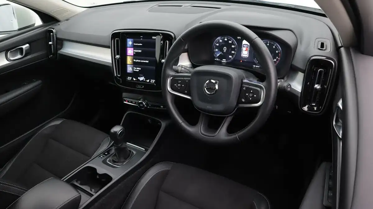 2019-volvo-xc40-15-t3-momentum-163bhp-big-9
