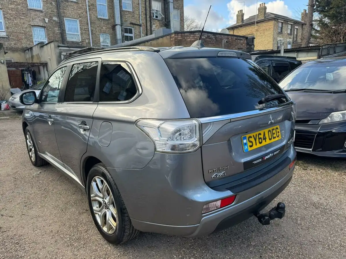 2014-mitsubishi-outlander-20-gx4h-big-9