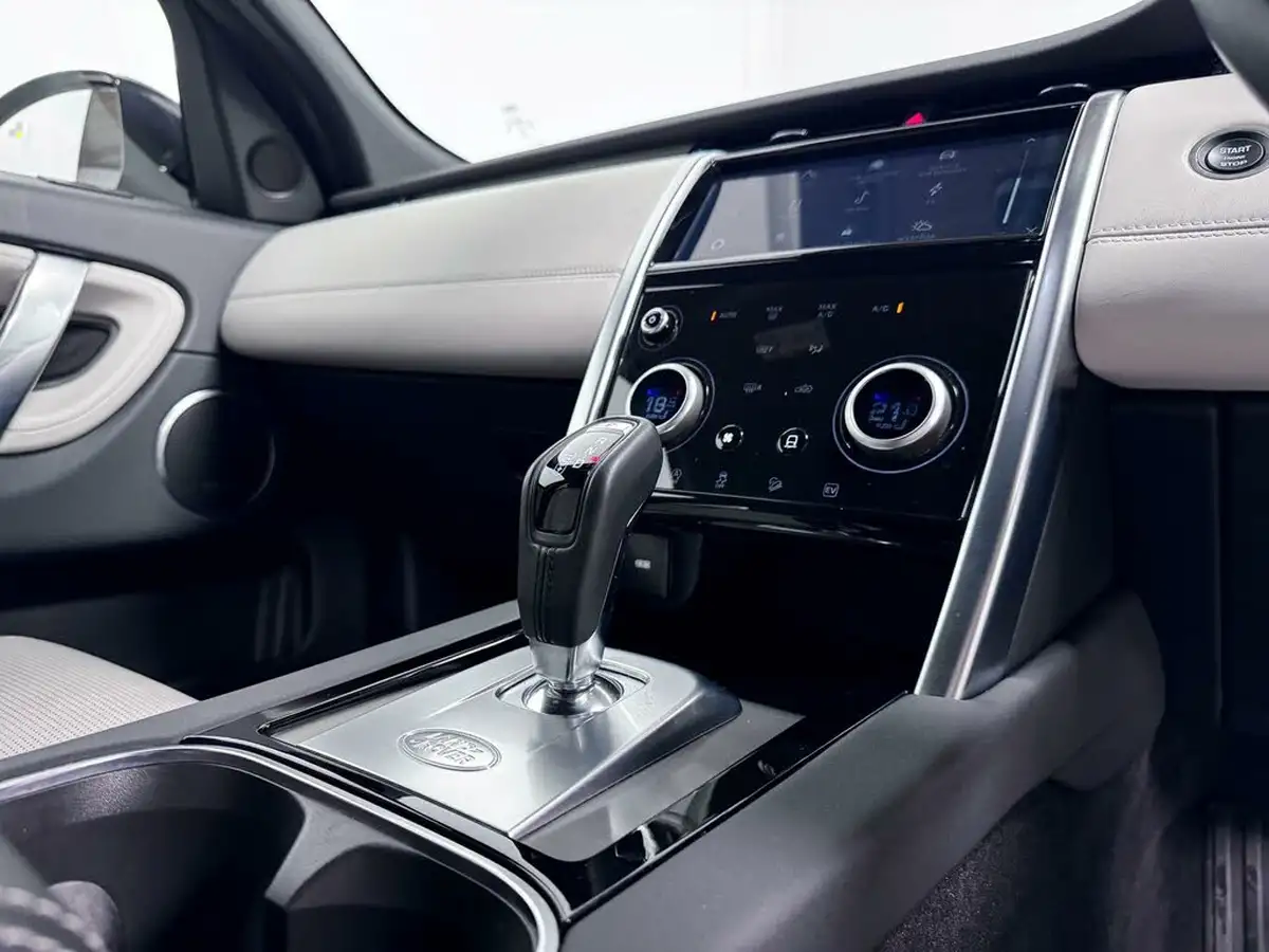 2022-land-rover-discovery-sport-15-p300e-r-dynamic-hse-big-35