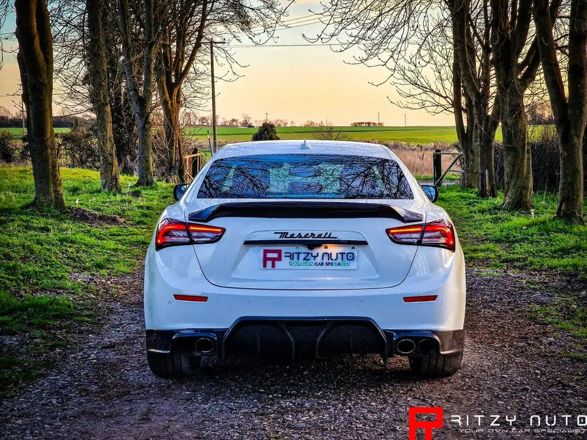 2015-maserati-ghibli-30-s-big-12