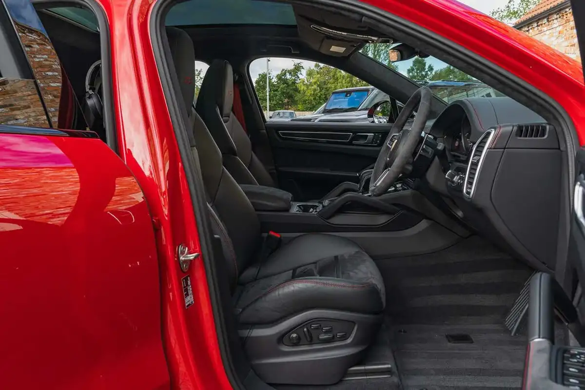2022-porsche-cayenne-40-v8-gts-coupe-big-24