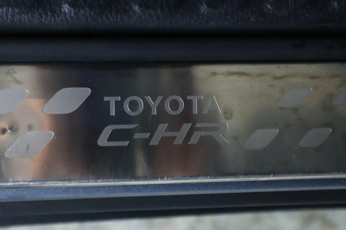2021-toyota-c-hr-18-vvt-i-design-big-47