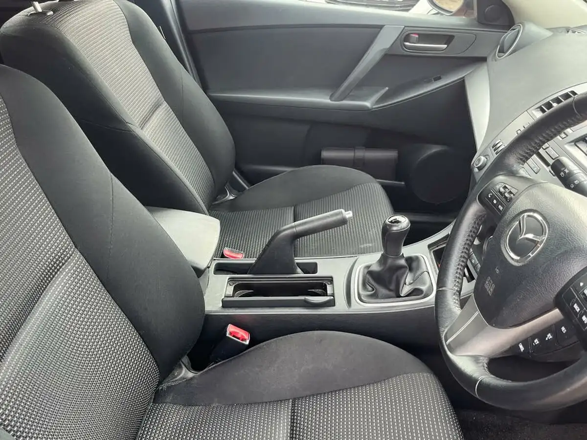 2012-mazda-mazda3-16-ts-big-13