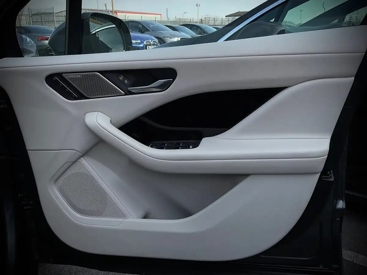 2019-jaguar-i-pace-ev400-se-big-20