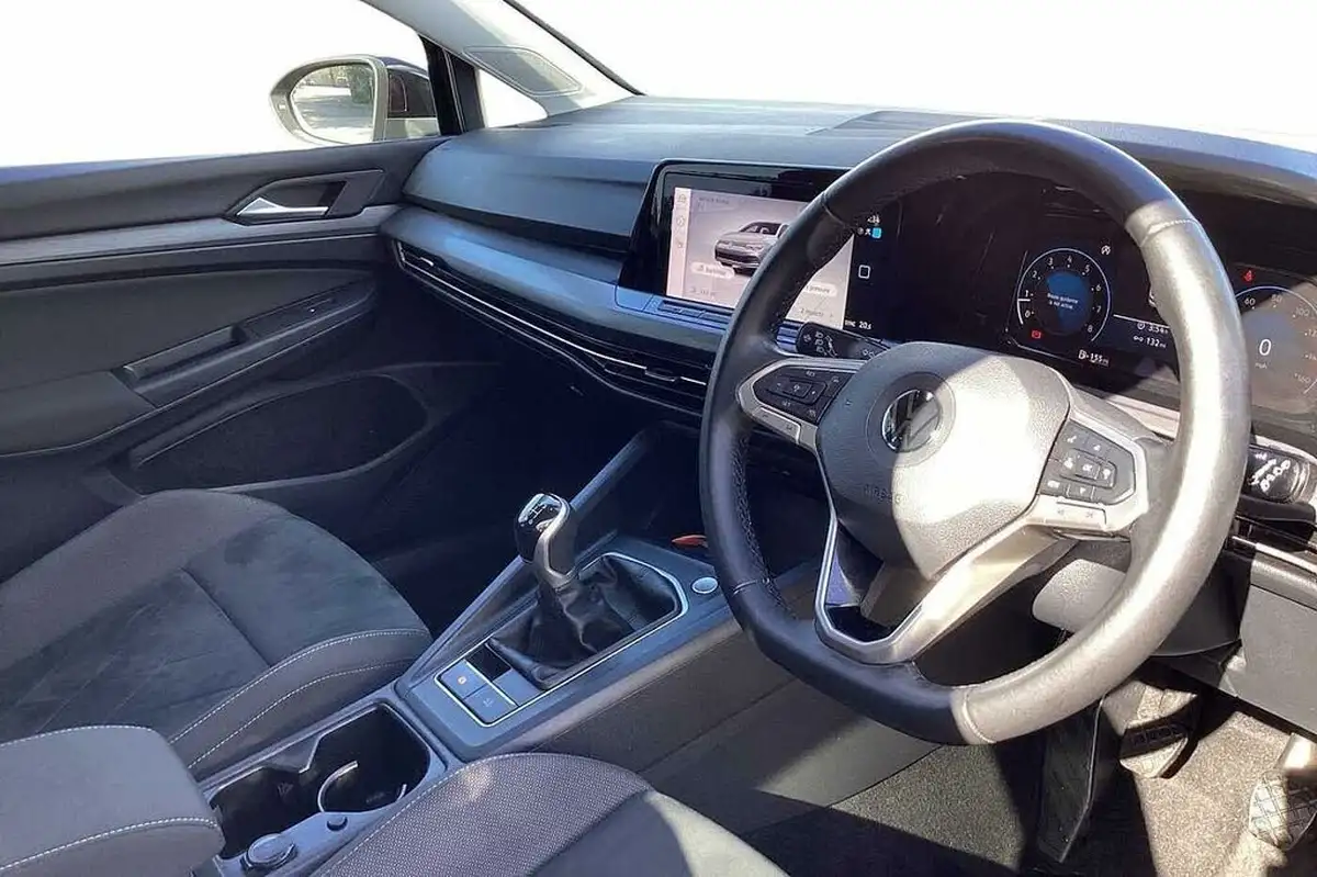 2022-volkswagen-golf-15-tsi-style-130ps-hatchback-big-5