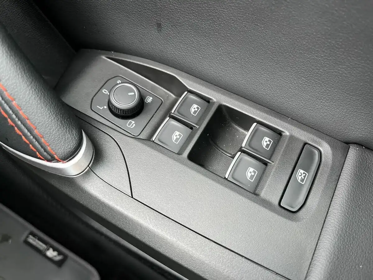 2024-seat-leon-15-tsi-fr-sport-hatchback-big-28