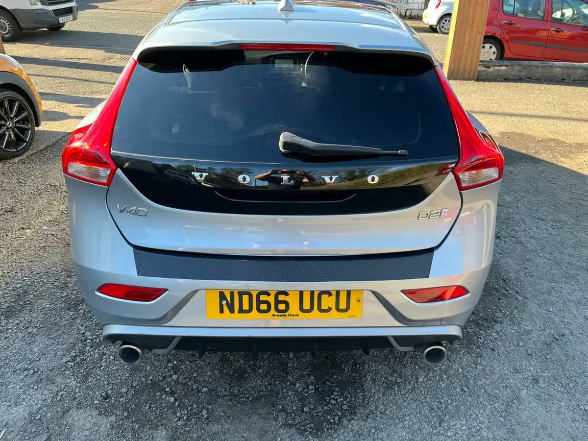 2016-volvo-v40-20td-d2-r-design-pro-big-8