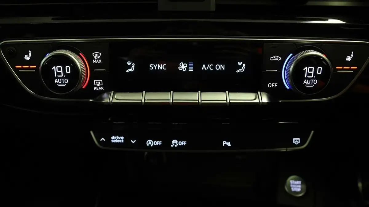 2021-audi-a4-avant-20-35-tfsi-black-edition-big-11
