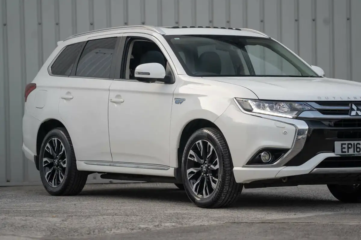 2016-mitsubishi-outlander-20-gx5hs-phev-big-25