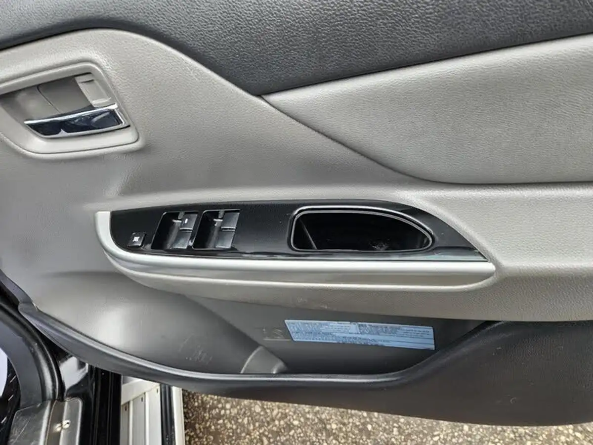 2018-mitsubishi-l200-24di-d-barbarian-sda-auto-big-38