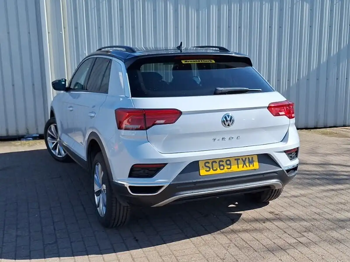 2019-volkswagen-t-roc-15-tsi-design-big-1