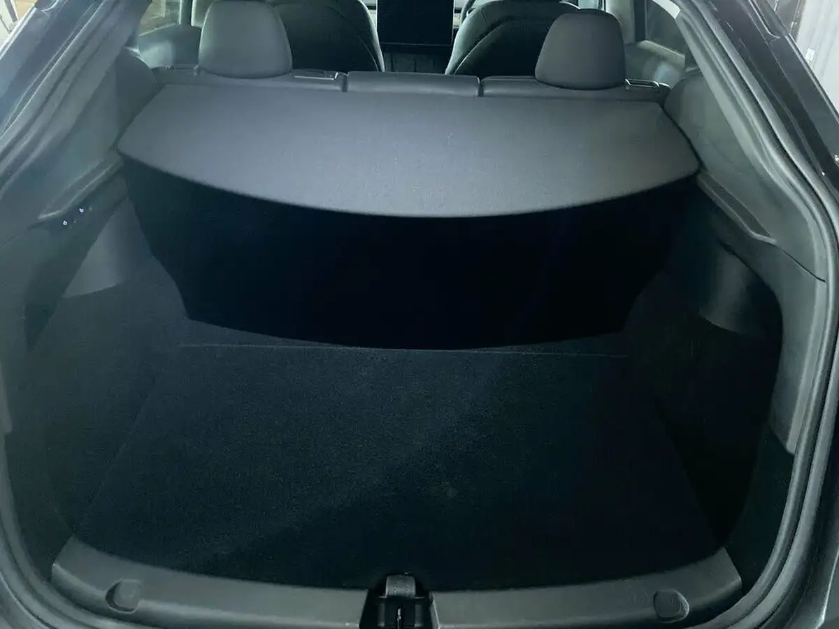 2022-tesla-model-y-e-long-range-big-12